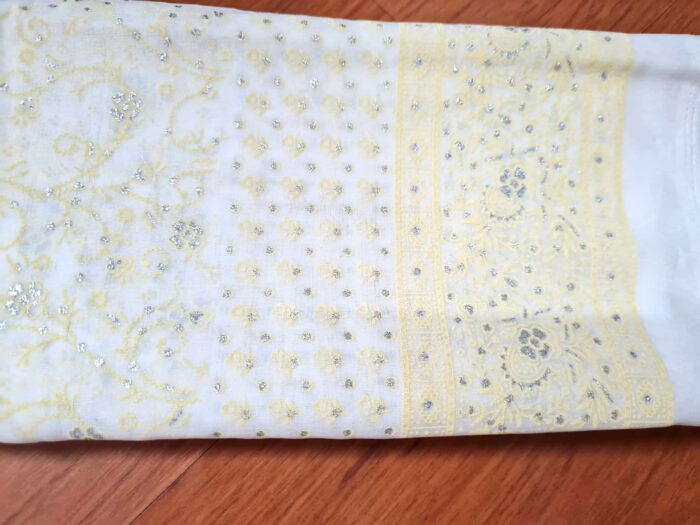 Sari indiano com estampa de arabescos Tie Dye creme e amarelo