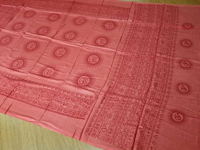 Chadar indiano (manto de oração) de OM e mantras vermelho