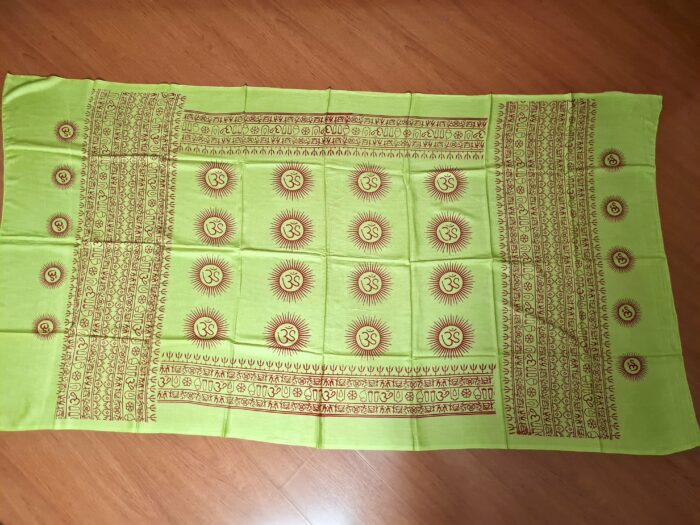 Chadar indiano (manto de oração) de OM e mantras pistache