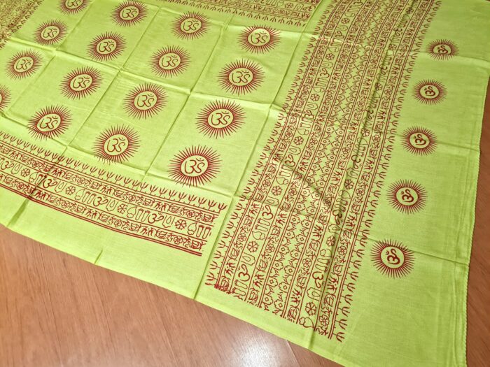 Chadar indiano (manto de oração) de OM e mantras pistache