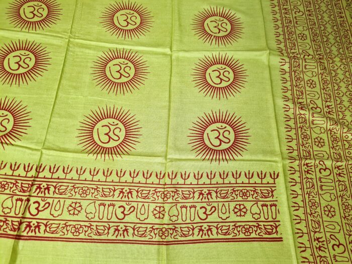 Chadar indiano (manto de oração) de OM e mantras pistache
