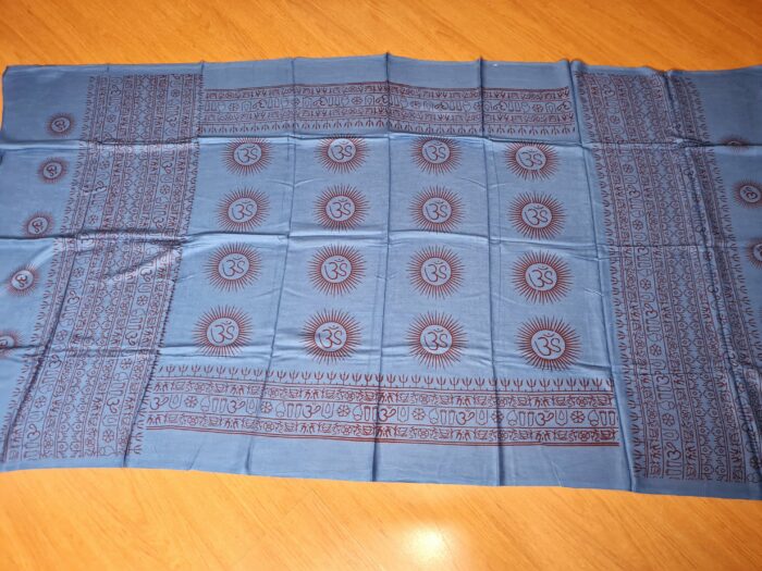 Chadar indiano (manto de oração) de OM e mantras azul médio