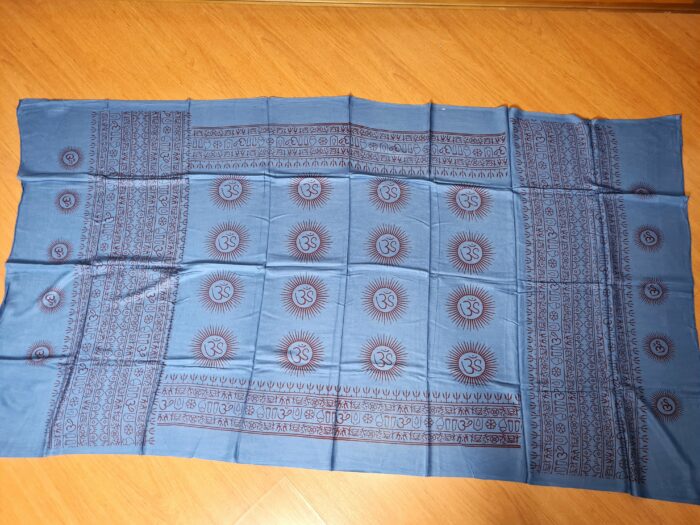 Chadar indiano (manto de oração) de OM e mantras azul médio