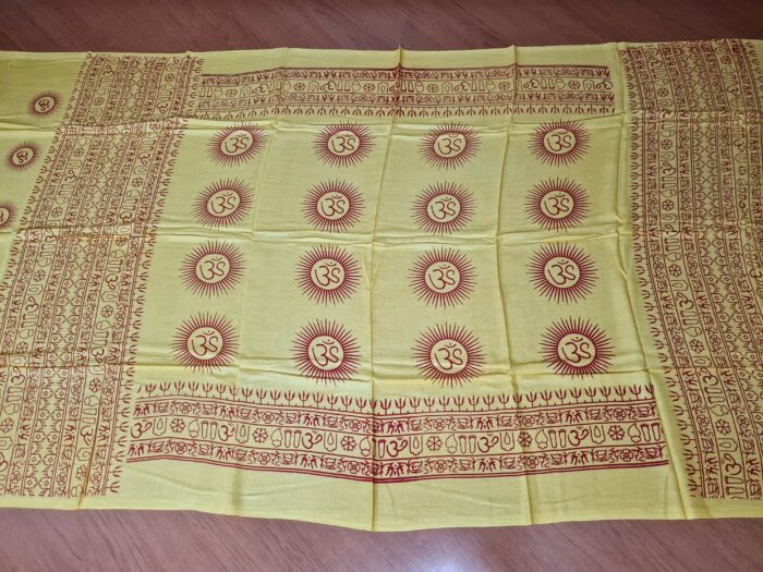 Chadar indiano (manto de oração) de OM e mantras amarelo