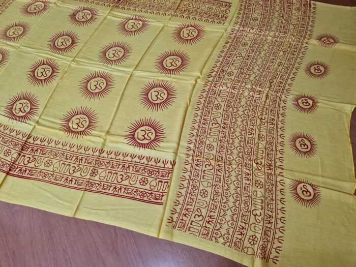 Chadar indiano (manto de oração) de OM e mantras amarelo