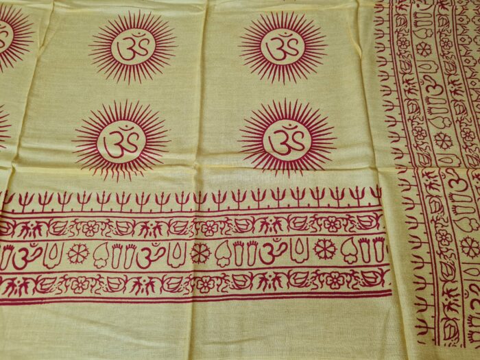 Chadar indiano (manto de oração) de OM e mantras amarelo