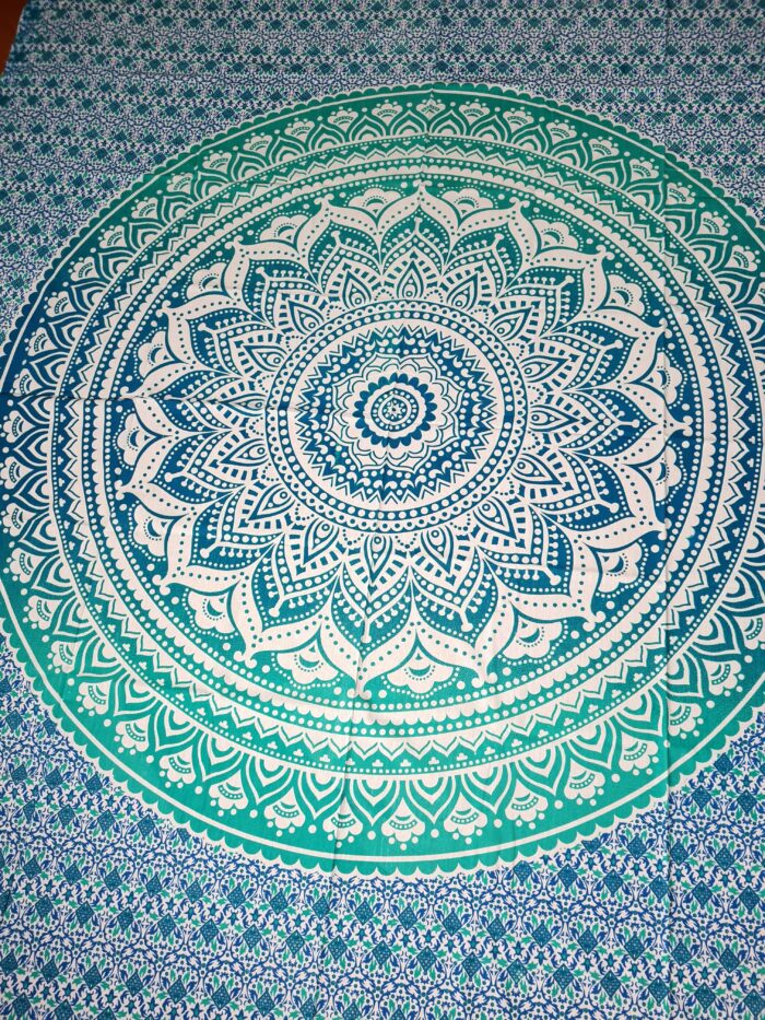 Colcha indiana ou painel decorativo de mandala azul e verde (2,40m x 2,10m)