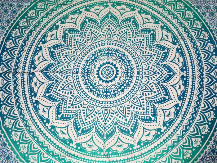 Colcha indiana ou painel decorativo de mandala azul e verde (2,40m x 2,10m)