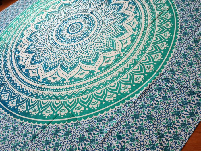 Colcha indiana ou painel decorativo de mandala azul e verde (2,40m x 2,10m)