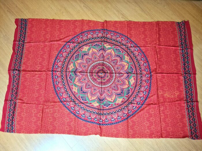 Canga indiana de viscose estampa de mandala vermelho e colorido 2m