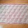 Echarpe indiana estampa paisley de viscose creme e rosa