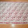 Echarpe indiana estampa paisley de viscose creme e rosa