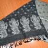 Echarpe indiana dupla face estampa de Ganesha e OM e preto e bege