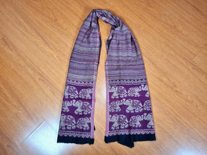 Pashimina indiana estampa de elefantes roxo e creme com borda preta