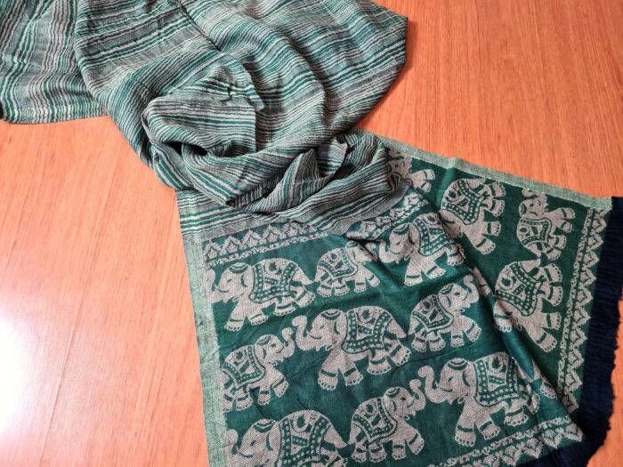 Pashimina indiana estampa de elefantes verde e bege