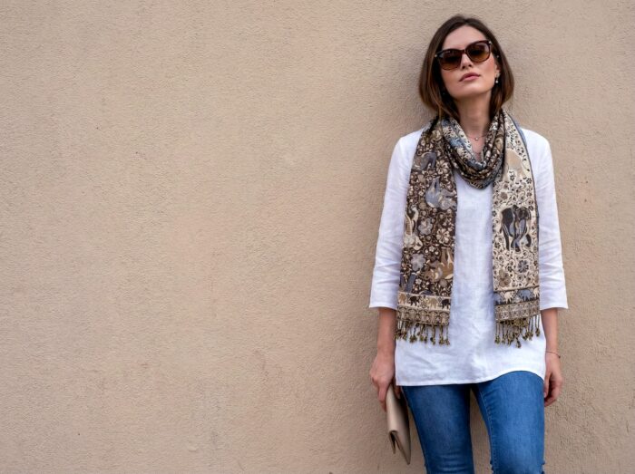 Lenço indiano dupla face clássico estampa de elefantes marrom e creme