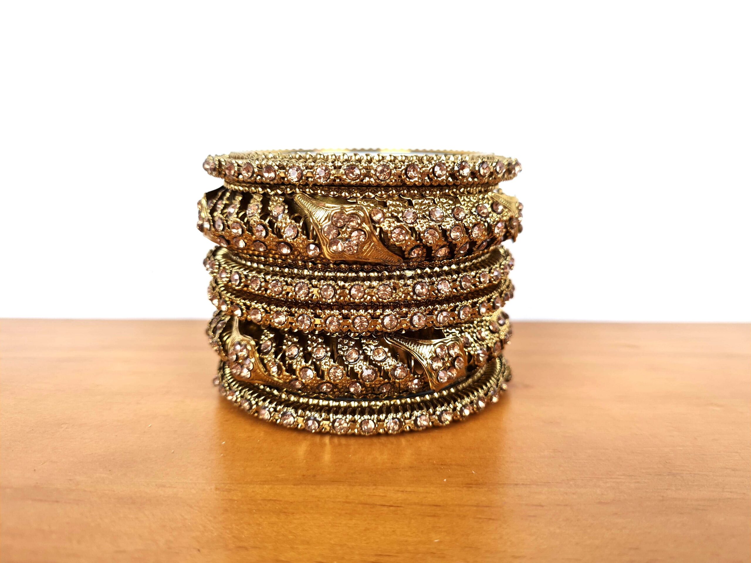 Conjunto de pulseiras indianas 6 peças douradas com strass II