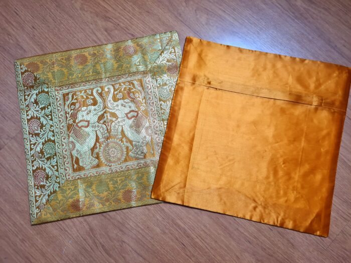 Duo de Capas de almofada indiana de elefantes mostarda com dourado