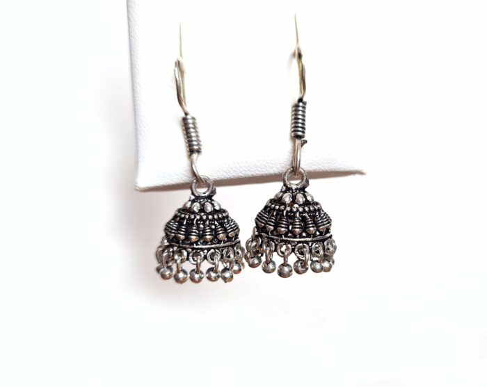 Brinco indiano Jhumka prateado design balaústres com guizos II