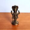 Estátua do Deus Vishnu, finamente produzida na Índia com metal brass (cobre e níquel), com 10 cm de altura pesando 234g. Bela peça para decorar e trazer sorte!