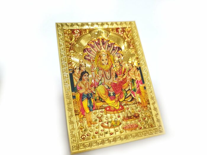 Adesivo indiano dourado de Hanuman em trono