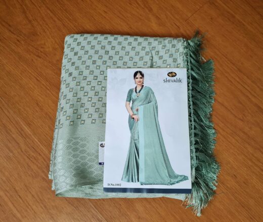 Sari indiano de seda mista estampa de mini losangos verde e dourado