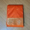 Sari liso laranja. Tecido de alta qualidade com viscose na composição (algodão e viscose ) com barra de jacquard de seda dourada.