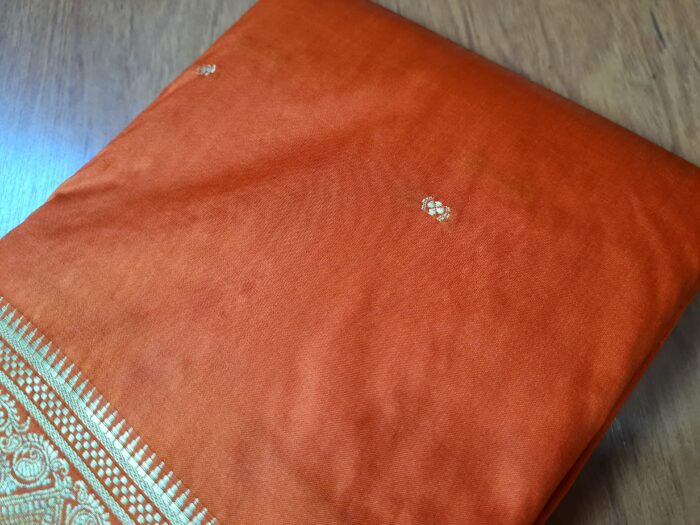 Sari indiano algodão com viscose liso laranja com barra de Jacquard dourado