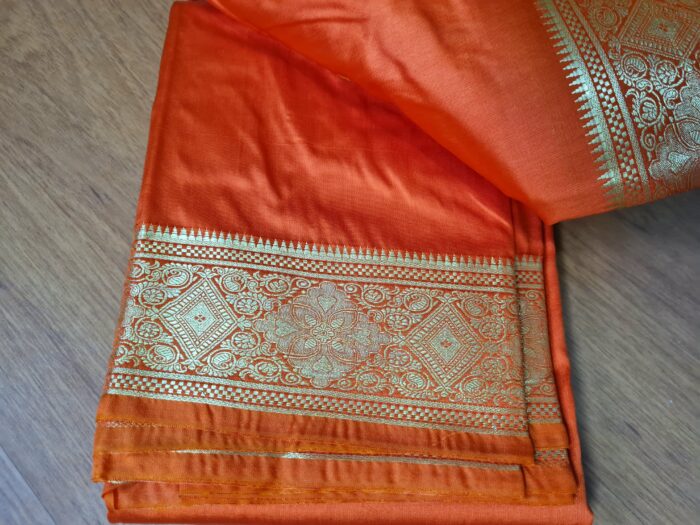 Sari indiano algodão com viscose liso laranja com barra de Jacquard dourado