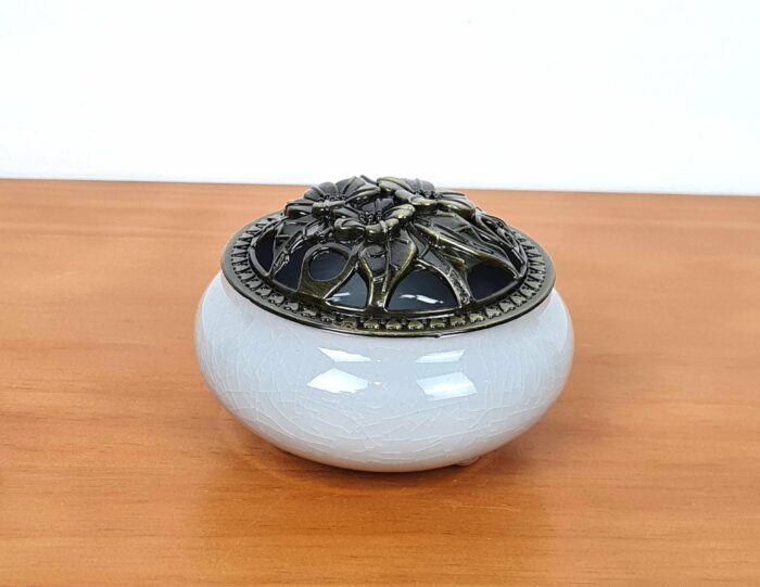 Incensário turíbulo de porcelana e metal com arabescos cinza