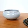Incensário turíbulo de porcelana e metal com arabescos cinza