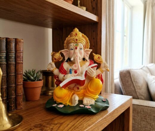 Estátua de Deus Ganesha lendo colorida 23cm