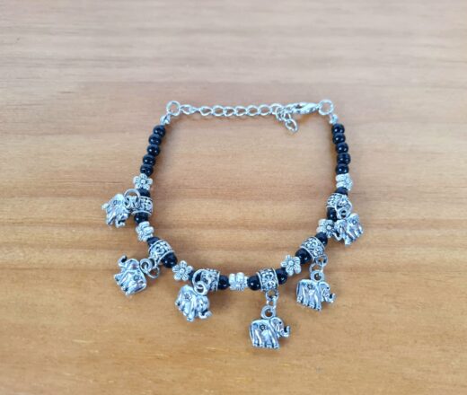 Pulseira de prata alemã com elefantinhos e contas pretas