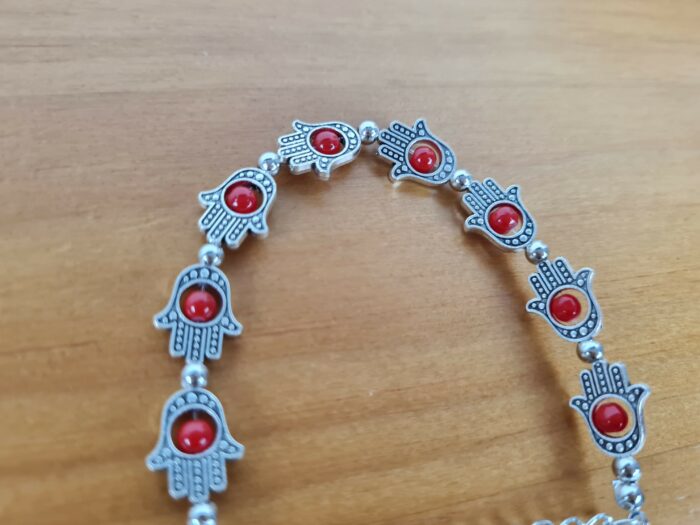 Pulseira de prata alemã de Hamsa com berloques vermelhas