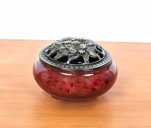 Incensário turíbulo de porcelana e metal com arabescos terra cota