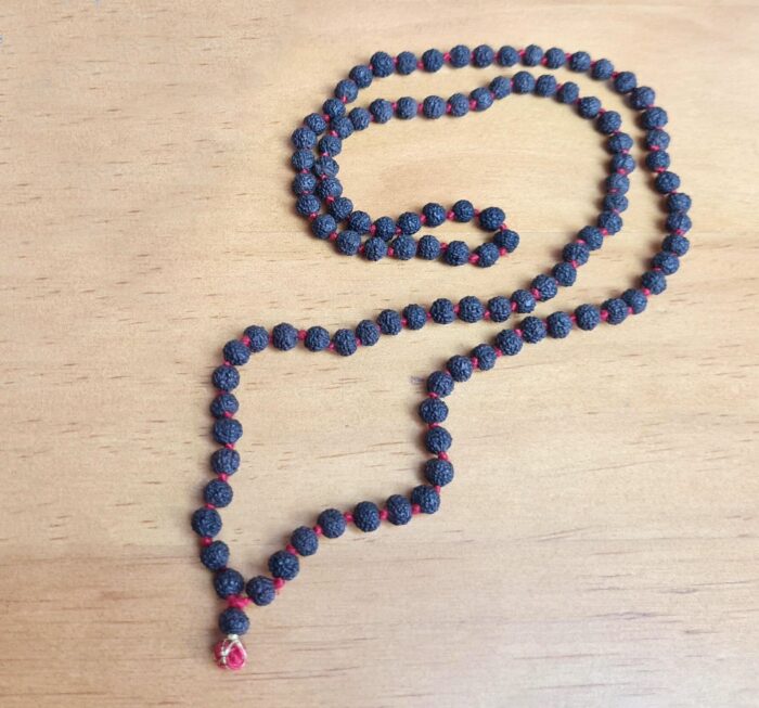 Japamala raro de Black Rudrakshas 108 contas com sementes de 6mm