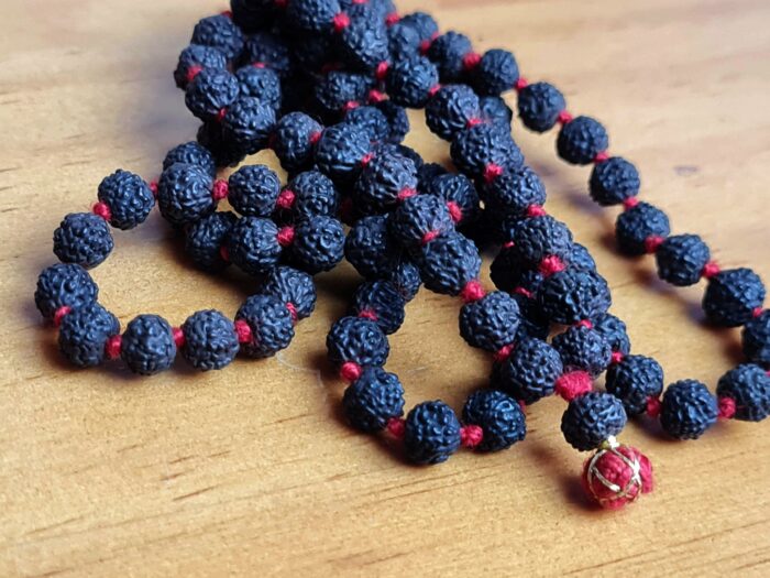 Japamala raro de Black Rudrakshas 108 contas com sementes de 6mm
