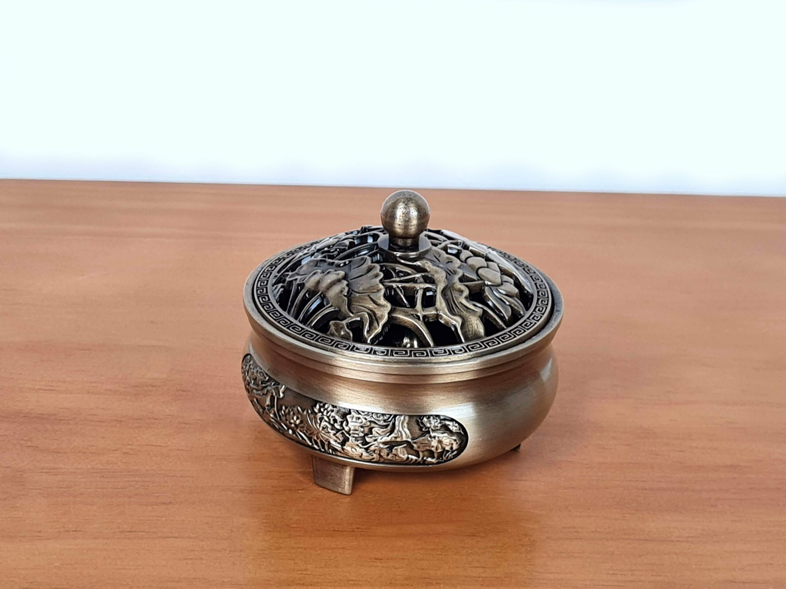 Incensário turíbulo de mesa design floral lótus e borboleta bronze