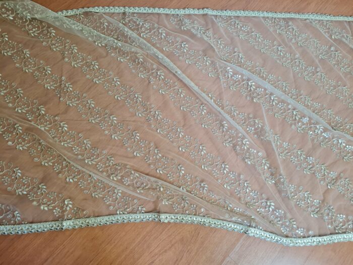 Dupatta bege dourado com bordados florais Pallavi Rajshri
