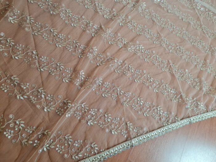Dupatta bege dourado com bordados florais Pallavi Rajshri
