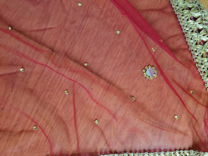 20241126_163723 Dupatta vermelha e dourada de noiva com bordados pompons e barrado luxuoso