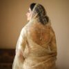 Dupatta bege dourado com bordados florais Pallavi Rajshri