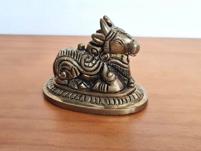 Estátua de Nandi touro sagrado (vahana) e fiel companheiro do Deus Shiva 8cm e 385g