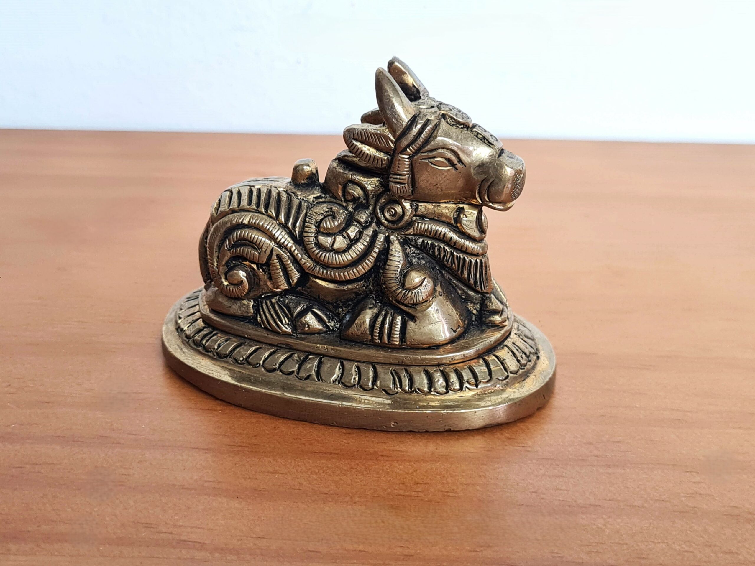 Estátua de Nandi touro sagrado (vahana) e fiel companheiro do Deus Shiva 8cm e 385g