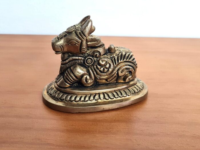 Estátua de Nandi touro sagrado (vahana) e fiel companheiro do Deus Shiva