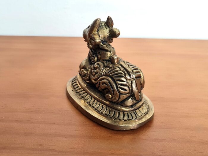 Estátua de Nandi touro sagrado (vahana) e fiel companheiro do Deus Shiva