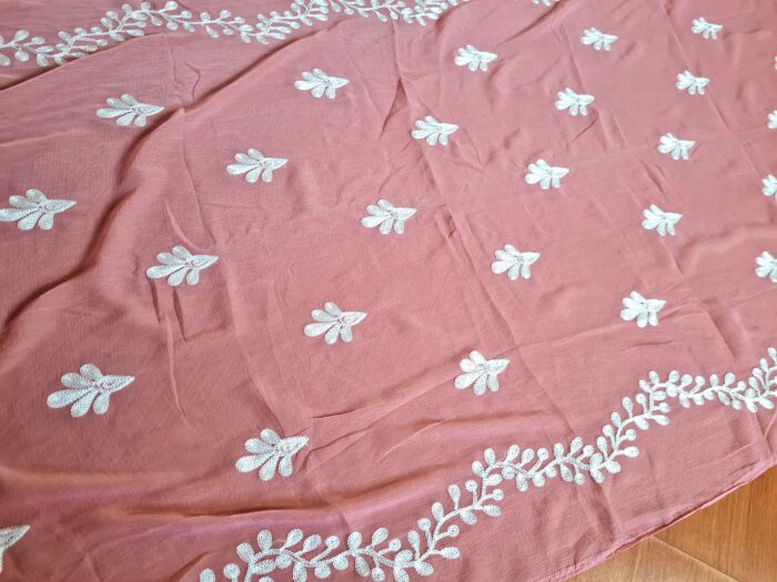 Dupatta rosa antigo com bordados florais