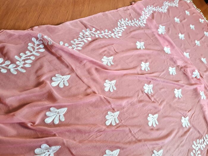 Dupatta rosa antigo com bordados florais