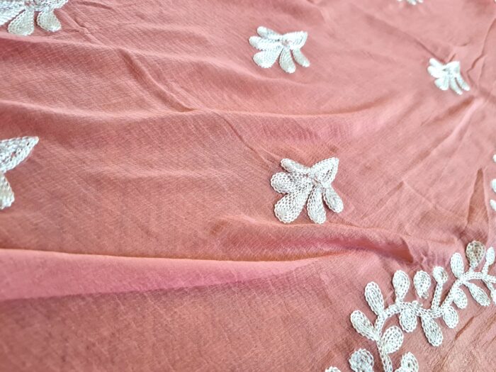 Dupatta rosa antigo com bordados florais