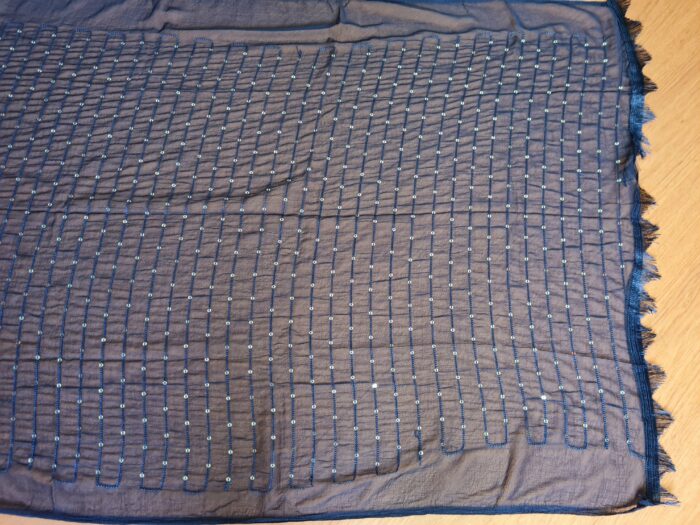 Dupatta azul marinho com fios bordados de lantejoulas